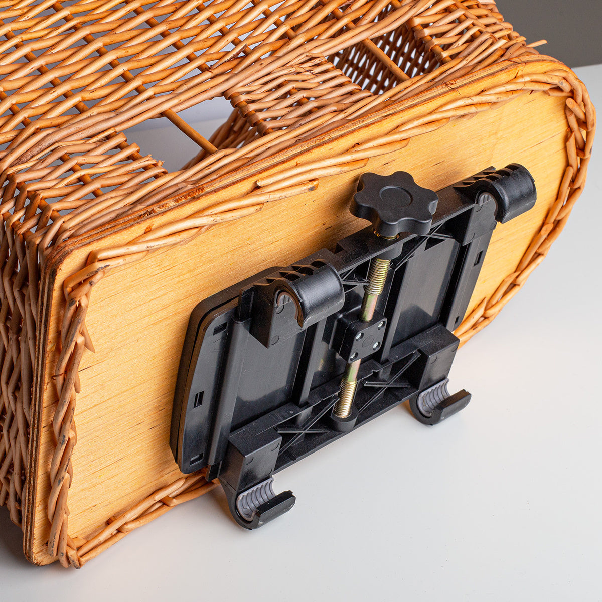 Kosz Wiklinowy na Rower – Transporter na Bagażnik z Poduszką